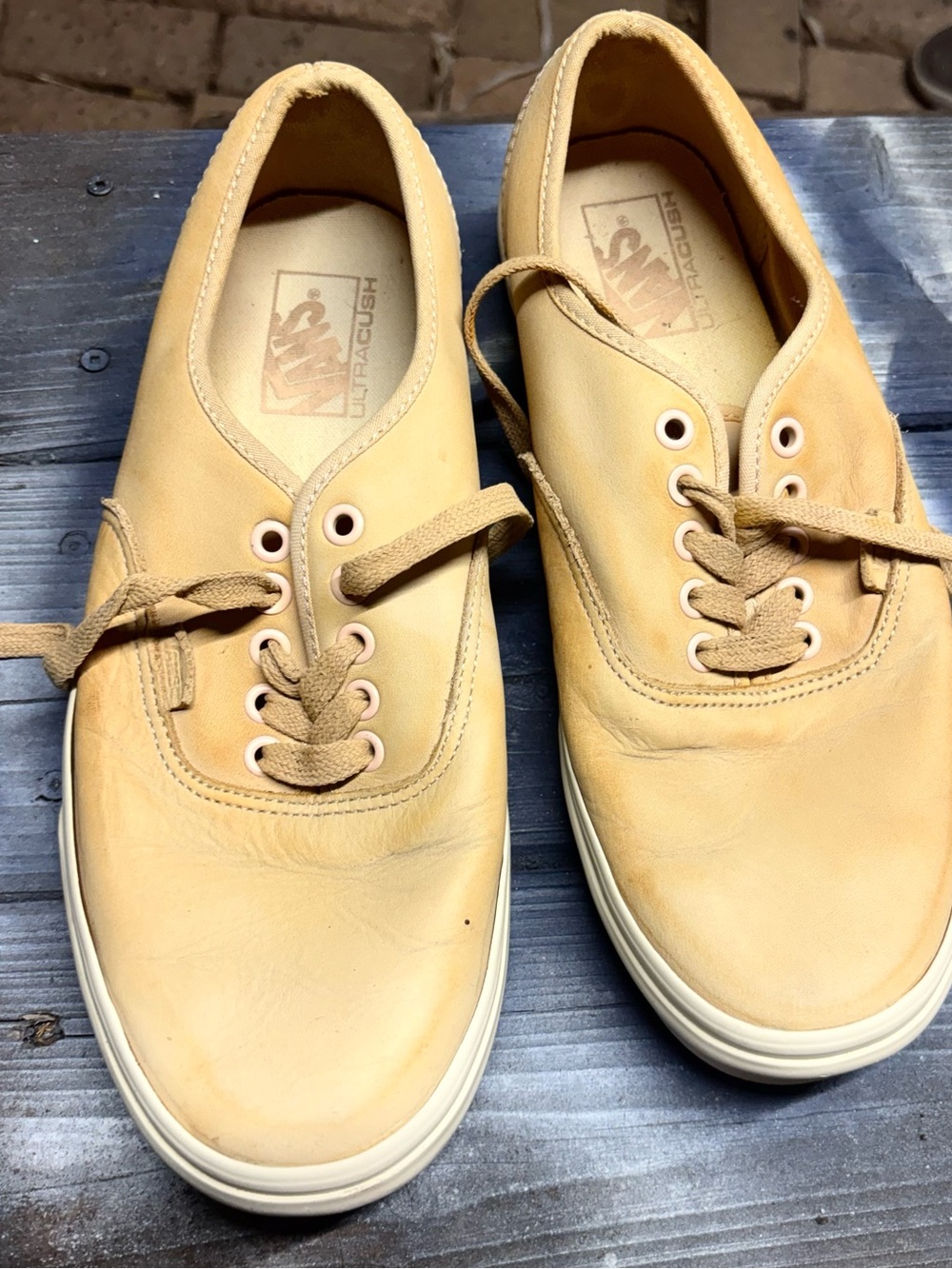 Vans Men’s Low-Top Leather Sneakers in Tan size 9.5 good condition